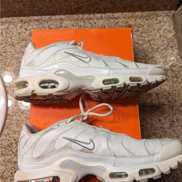 Nike Air Max Plus TN - Triple White Leather Running Shoes Men's Size 9 - Picture 5 of 9